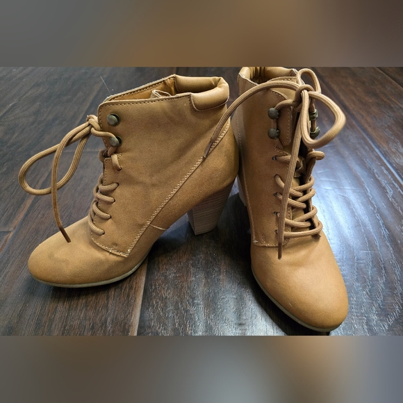 Andiamo Shoes - Andiamo Womens Ankle Books Lace Up Heel Tan Size 5.5